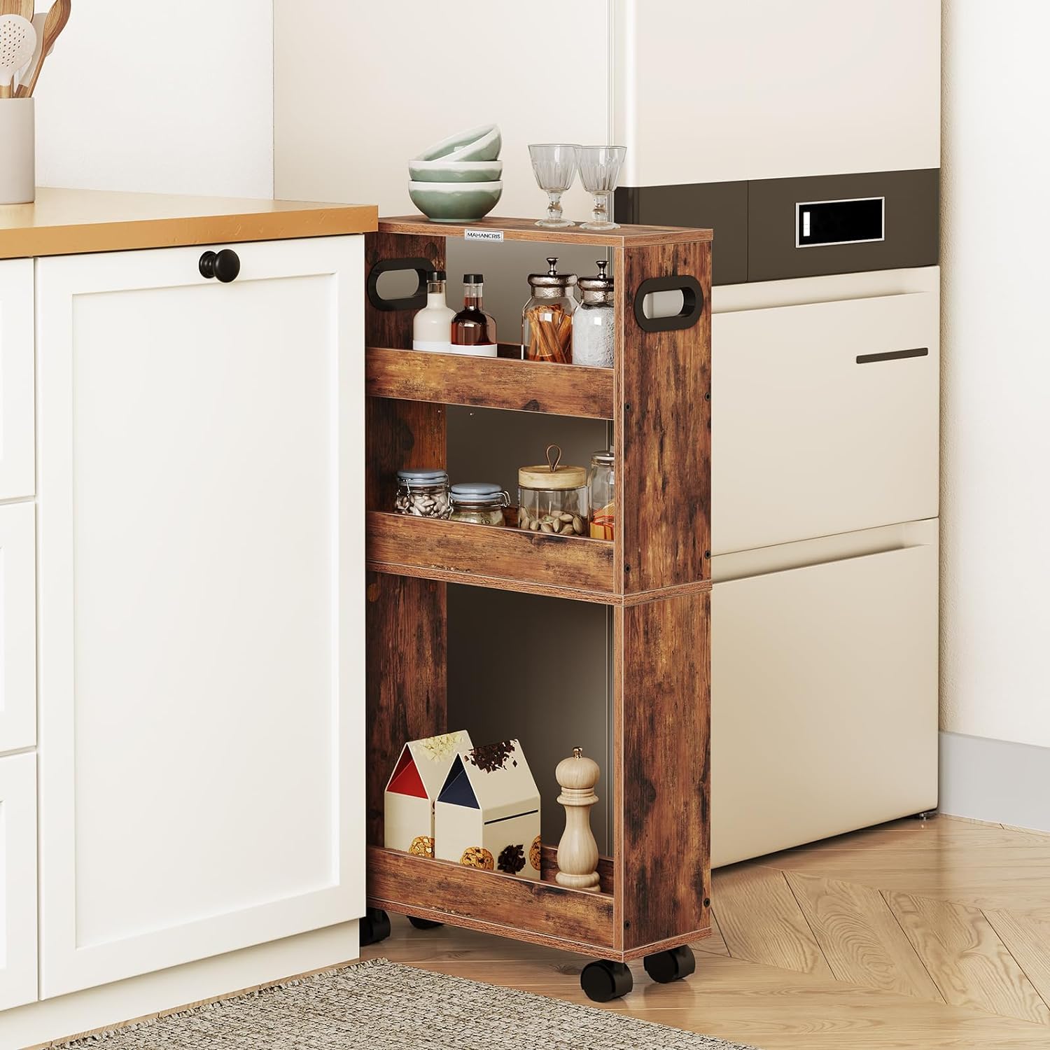 Best Furniture for a Small Kitchen: Space-Saving Solutions